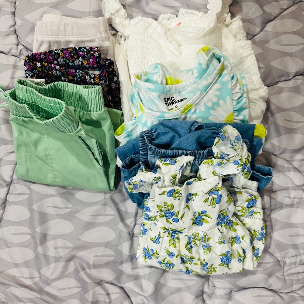Super cute and fun tops, dresses, and leggings. Set of 7 pieces.